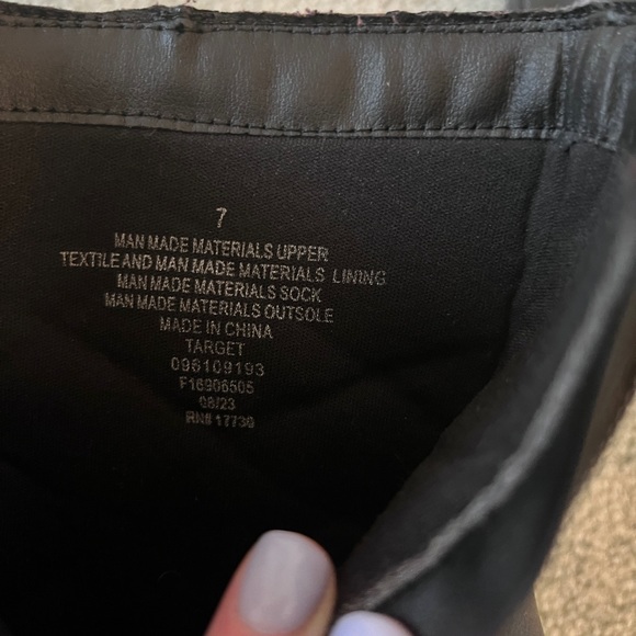 UNIVERSAL THREAD WOMEN’S BLACK CHUNKY HEEL BOOTS WITH INSIDE ZIPPER FAUX LEATHER - Picture 5 of 6